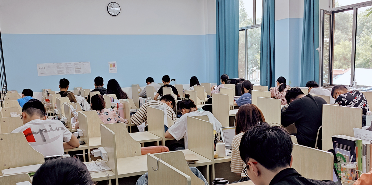 东营考研寄宿学校-学习氛围